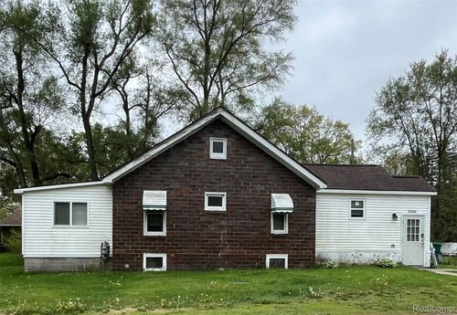 2365 Welch Rd, Commerce Township, MI, 48390-2779 | Card Image
