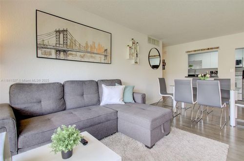 apt-2d-4610 Nw 79th Ave, Doral, FL, 33166-5428 | Card Image