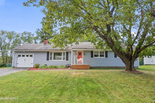 17 Sunnyside Dr, Dalton, MA, 01226-1043 | Card Image