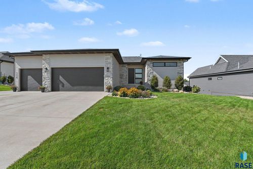 7320 E Twin Pines Ct, Sioux Falls, SD, 57110-6317 | Card Image