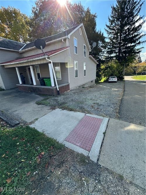 962 W Main St, Sugarcreek, OH, 44681-9315 | Card Image