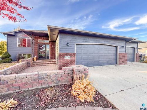 2713 N Vincent Ave, Sioux Falls, SD, 57107-1805 | Card Image