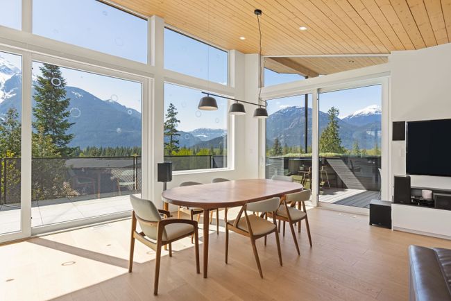 1764 Pinewood Drive, House other with 5 bedrooms, 4 bathrooms and 5 parking in Pemberton BC | Image 9