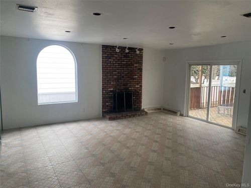 723 Hungry Harbor Rd, Valley Stream, NY, 11581-3029 | Card Image