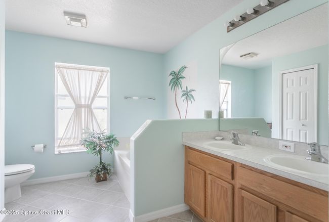 Primary Bathroom | Image 14