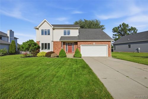 664 Sara Ct, Lewiston, NY, 14092-2343 | Card Image