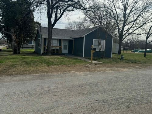 601 S Pine St, Comanche, TX, 76442-3087 | Card Image