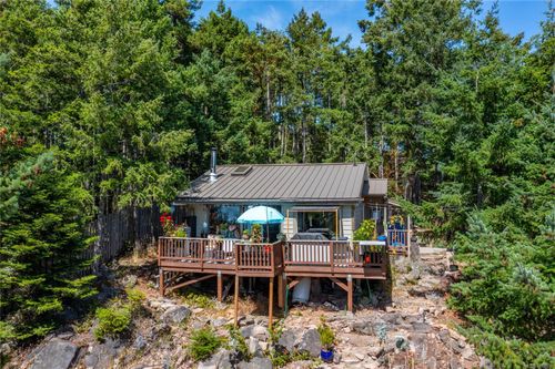 9813 Spalding Rd, Pender Island, BC, V0N2M3 | Card Image