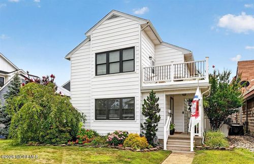 31 Simpson Ave, Ocean City, NJ, 08226-4339 | Card Image