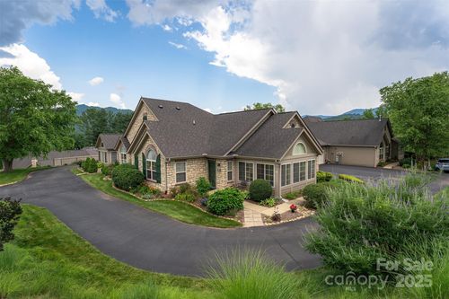 81 Outlook Cir, Swannanoa, NC, 28778-9233 | Card Image