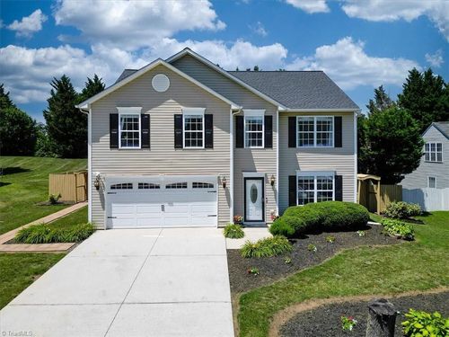 8009 Hill N Dale Dr, Kernersville, NC, 27284-9853 | Card Image