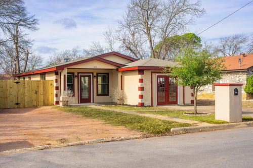 319 Pearl St, Kerrville, TX, 78028-3258 | Card Image