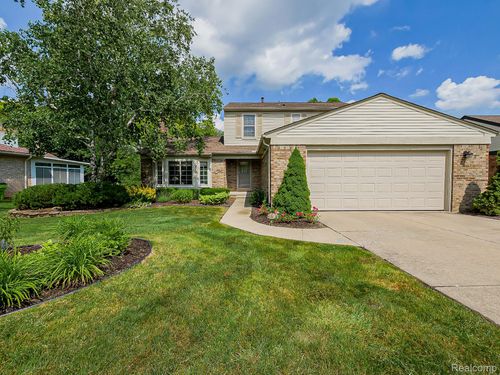 23944 Greening Dr, Novi, MI, 48375-3136 | Card Image