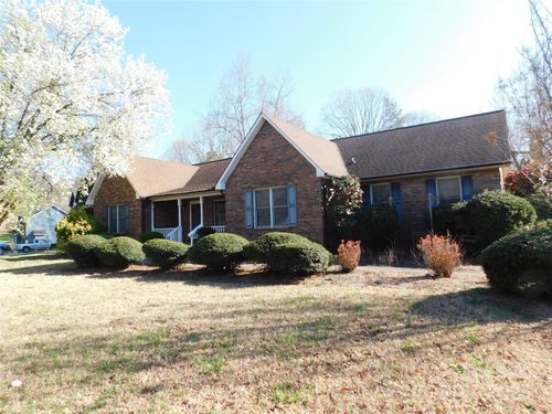 110 Robin Rd, Lincolnton, NC, 28092-3255 | Card Image