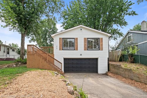 270 Arabelle St, Commerce Township, MI, 48382-3202 | Card Image