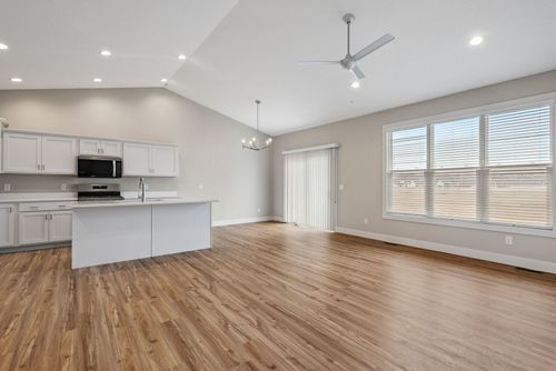 4 Frank Ct, Le Claire, IA, 52753-9817 | Card Image