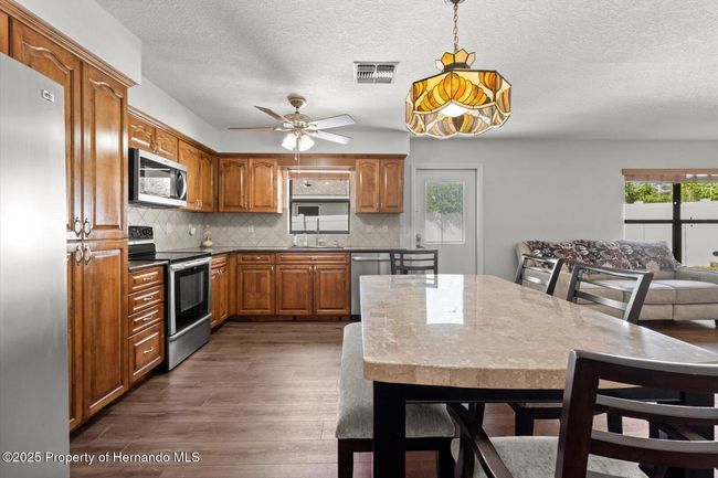 Suite eat-in kitchen | Image 29