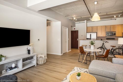 apt-205-3670 Woodward Ave, Detroit, MI, 48201-2455 | Card Image