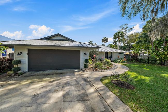 556 Sw Rustic Cir, House other with 3 bedrooms, 2 bathrooms and null parking in Stuart FL | Image 4