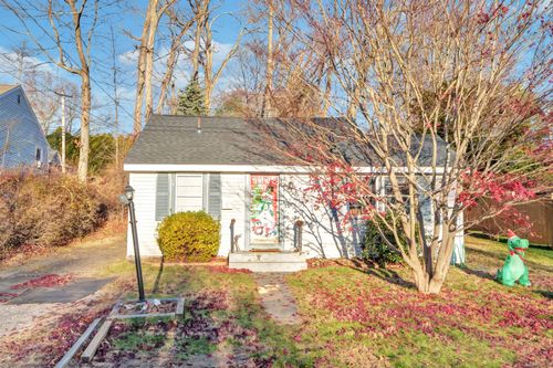 12 Hale Rd, East Hampton, CT, 06424-1403 | Card Image