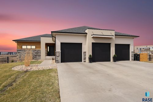 276 Central Park Ct, Harrisburg, SD, 57032-2547 | Card Image