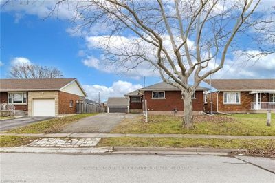 7156 Warden Ave, House other with 3 bedrooms, 1 bathrooms and 7 parking in Niagara Falls ON | Image 3