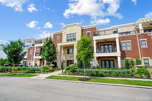 220 Vintage Club Dr, Montgomery, OH, 45249-2119 | Card Image