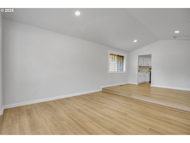 1111 Sw Linneman Ave, House other with 5 bedrooms, 3 bathrooms and 3 parking in Gresham OR | Image 10