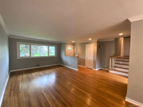 23 Duncan Ln, Halesite, NY, 11743-2209 | Card Image