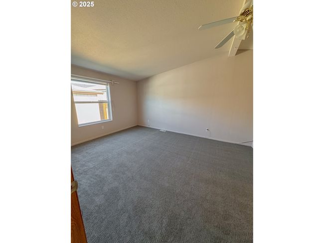 UNIT-13 - 3355 N Delta Hwy, House other with 3 bedrooms, 2 bathrooms and null parking in Eugene OR | Image 4
