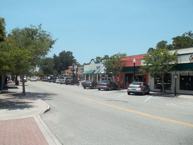Downtowns quaint shop & restaurants | Image 44