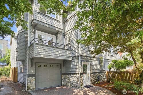 a-6513 24th Ave Ne, Seattle, WA, 98115-7035 | Card Image