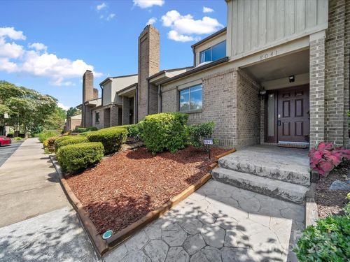 8041 Charter Oak Ln, Charlotte, NC, 28226-4784 | Card Image