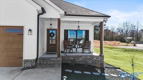 145 Vail Dr, Grant, AL, 35747-8049 | Card Image