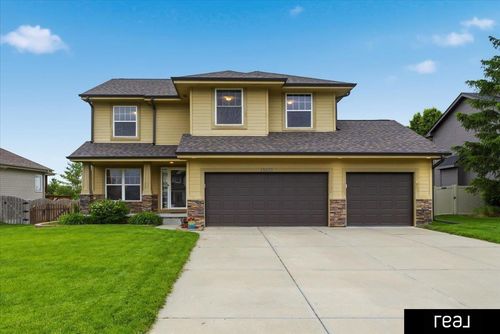 15676 King Street, Bennington, NE, 68007 | Card Image