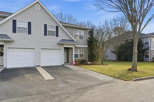 307 Medea Way, Central Islip, NY, 11722-4541 | Card Image