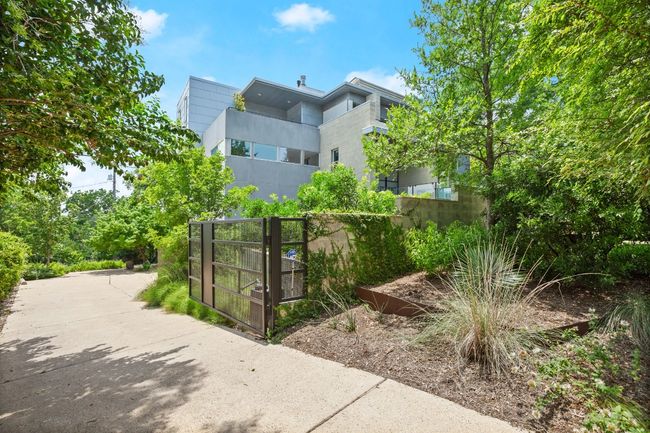 Gated entrace with an app controlled, commercial grade automatic gate. | Image 25
