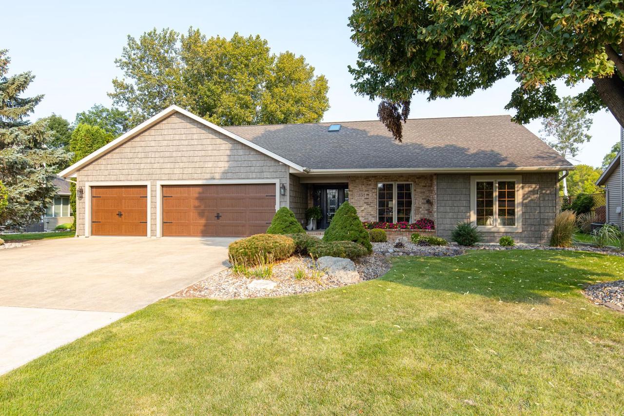 River Dr, Omro, WI 54963