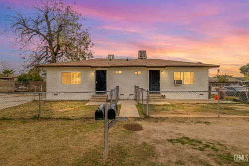 527 Villa St, Bakersfield, CA, 93307-1443 | Card Image