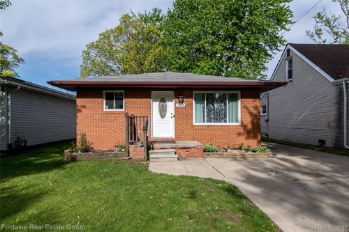 15714 Mcguire St, Taylor, MI, 48180-6423 | Card Image