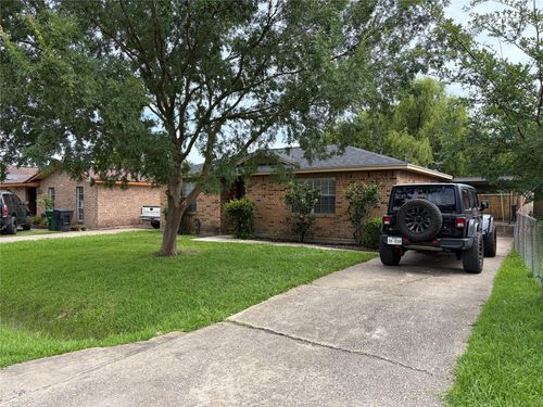 8842 Barton St, Houston, TX, 77075-1521 | Card Image