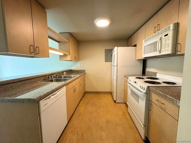 802 - 425 W Beech St, Condo with 2 bedrooms, 1 bathrooms and 1 parking in San Diego CA | Image 13