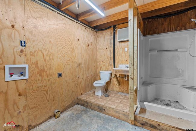 140 County Road 2242, House other with 3 bedrooms, 3 bathrooms and null parking in Daingerfield TX | Image 47