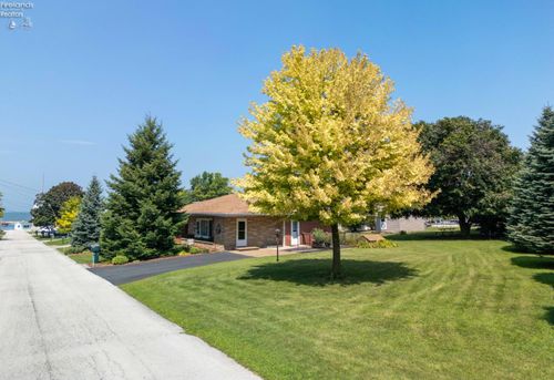347 Hidden Beach Rd, Marblehead, OH, 43440-1112 | Card Image
