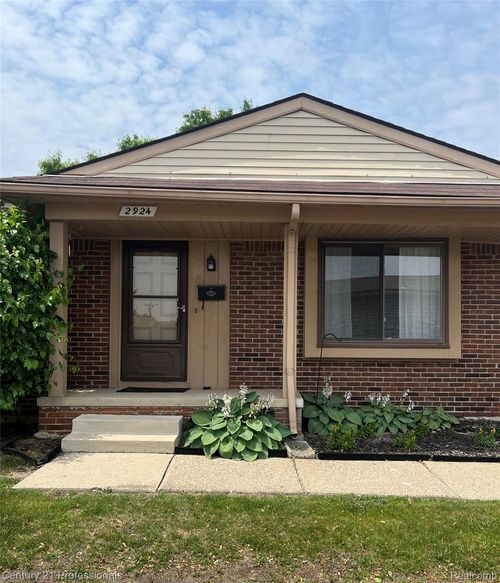 2924 Roundtree Dr, Troy, MI, 48083-2348 | Card Image