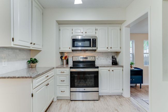Granite counters and marble tile backsplash | Image 9
