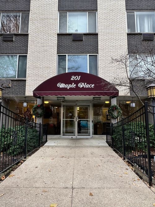 apt-411-201 S Maple Ave, Oak Park, IL, 60302-3070 | Card Image