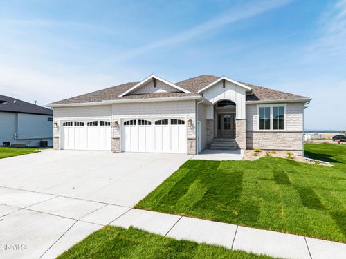 2722 Frisco Way, Bismarck, ND, 58503-5032 | Card Image