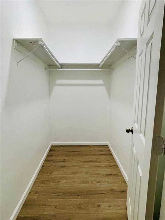 Walkin closet | Image 15