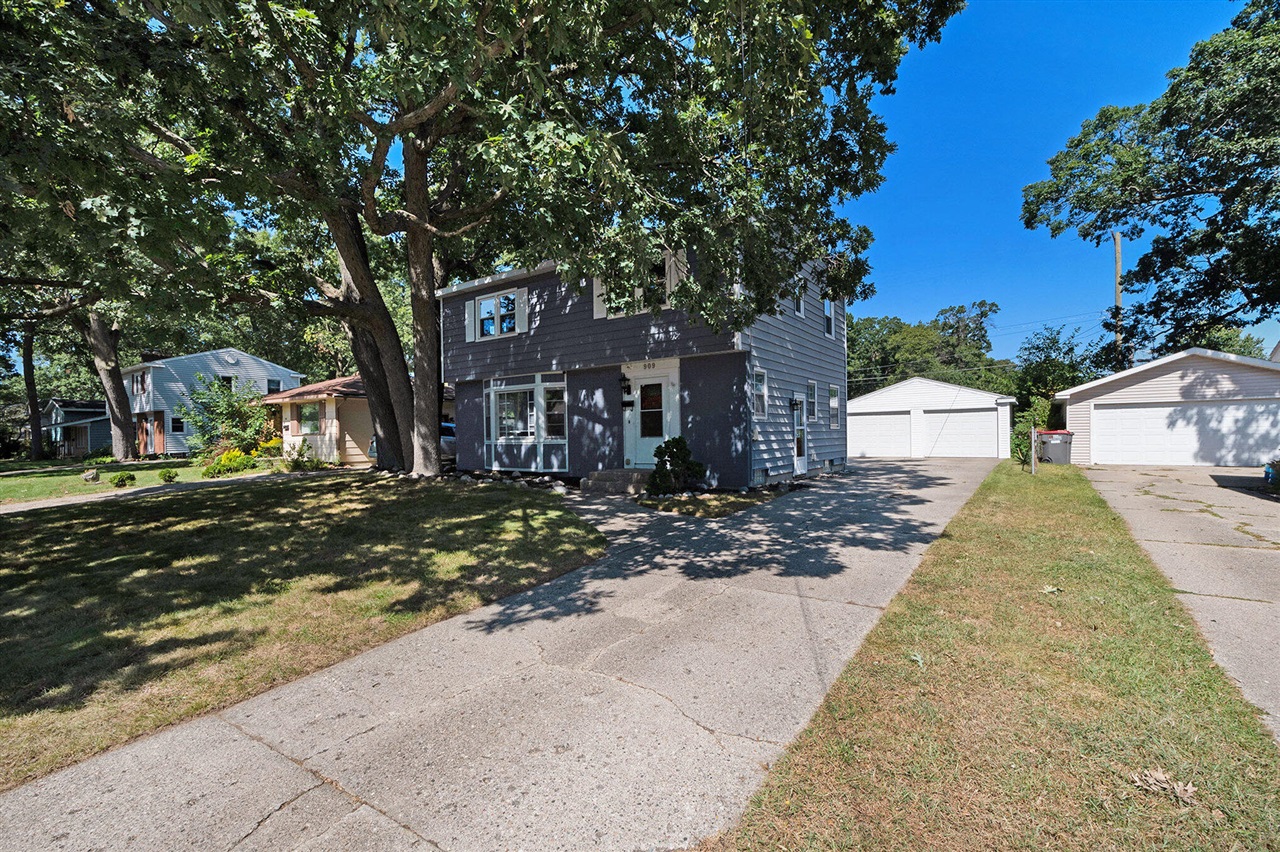 42nd St, Wyoming, MI 49509
